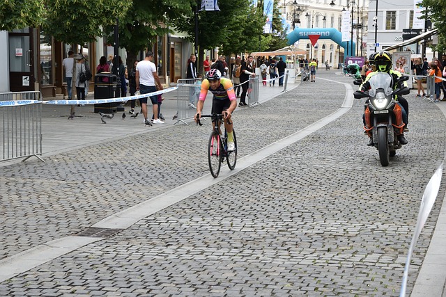 全国短道速滑冠军赛在呼和浩特开赛.